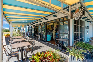 Enjoy Breakfast  Lunch in the Sunshine at Camilles