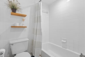 Bathroom 3 with Tub
