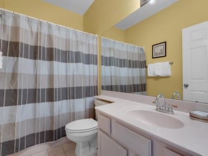 Shared Guest Bathroom