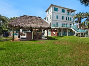 Huge Backyard with Private Tiki Hut