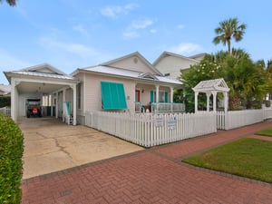 Royal Bahamian Offers Driveway and Carport Parking