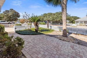 Nice Front Yard Area