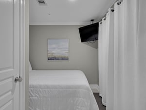 Bedroom 3 with Queen Bed