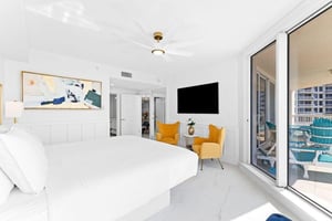 King Room with Balcony Access