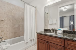 Bathroom 3 with Tub