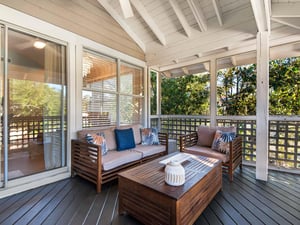 Beautiful Relaxing Private Screened Porch