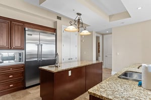 Relish the Expansive Counterspace with Two Sinks