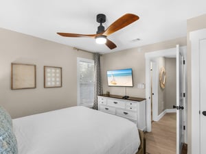 Bedroom 2 with Smart TV