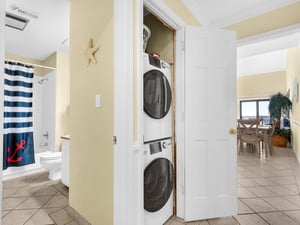 Your inunit washer and dryer make extended stays effortless—no need to pack heavy or search for laundromats during your coastal getaway.