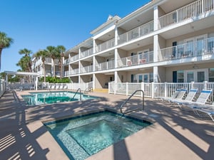 Enjoy the Community Hot Tub