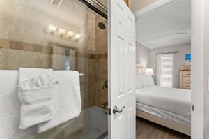 Bathroom 2 with Tub and Shower combo