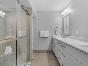 Walkin Shower in Bathroom 1