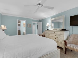 Bedroom1 with King Bed