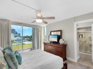 Bedroom 2 with Flat Screen TV