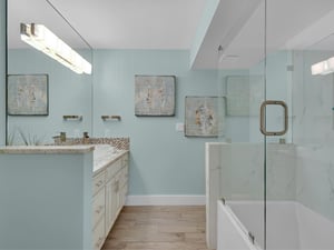 Bathroom 2 with Tub Shower Combo
