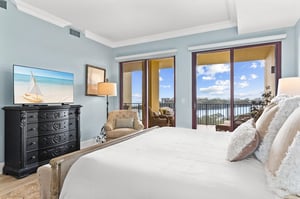 Bedroom 2 on 1st Floor with King Bed and Flat Screen