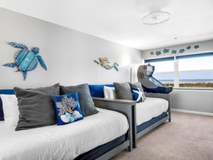 Living Room 2 with 2 Daybeds