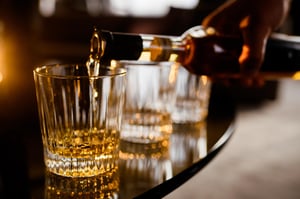 2236318 Barman Filling Glass Alcohol