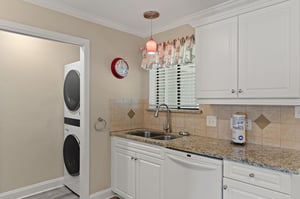 Convenient in unit Laundry off kitchen on 1st floor