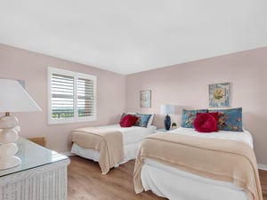 Bedroom 2 with2 full beds