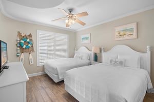 Bedroom 3 with 2 Queen Beds