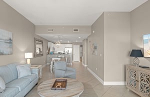 Openconcept layout seamlessly blending living, dining, and kitchen spaces—perfect for your beach getaway.