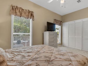 Queen Room with Flat Screen TV