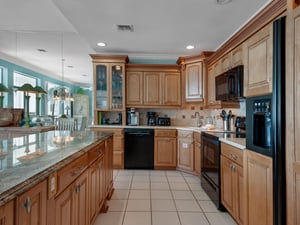 Large Modern Kitchen