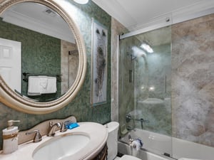 Shared Guest Bathroom