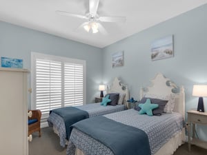 Guest Bedroom with 2 Twin Beds