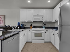 Kitchen with plenty of cooking space