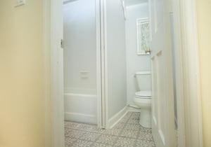 The full bathroom has a tubshower combo.
