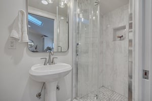 29055