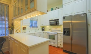 This great kitchen also has a dishwasher, so cleanup will be a breeze.