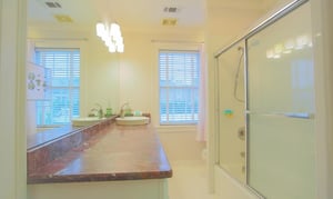 This bath also has a tubshower combination.