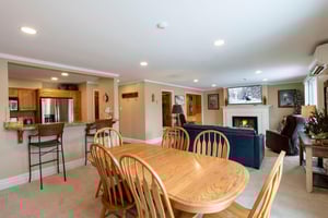 Resort Plaza 5052Dining room  Ski In Ski out