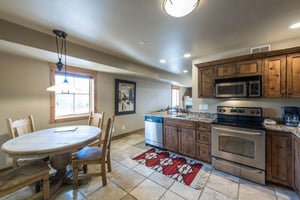 Park City LodgingJupiter Inn 10 full kitchen, washer  dryer