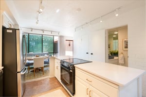 1790 Park Avenue – Elegant Living Area adjacent to the openconcept kitchen