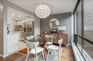 Dining area for 4 guests plus 3 more at the kitchen island