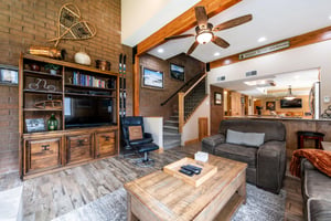 Soaring ceilings, reclaimed wood details, and a layout built for living — Park Avenue 236 delivers the ultimate Park City condo rental experience with style to spare.