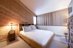Rest and recharge in style — the cozy woodaccented bedroom at Park Avenue 243 offers a peaceful mountain escape that makes this Park City vacation rental a true home away from home.