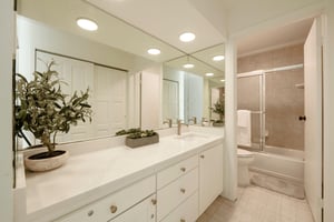 The full bathroom at Park Avenue 299 impresses with its generous vanity, crisp white finishes, and tubshower combo. Thoughtful details like these are what make this Park City condo rental a standout