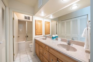 Clean, spacious, and incredibly convenient — the main level bathroom at Pay Day 189 features a double vanity and the added bonus of an inunit washer and dryer. Park City vacation rental comfort and p