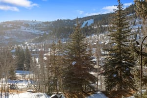 Wake up to breathtaking views of Deer Valley Ski Resort right from 1296 Pinnacle — a premier Park City vacation rental perfectly situated to take in the stunning mountain scenery all season long.