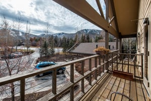 Step out onto the private balcony at Jupiter Inn 18 and take in stunning mountain views. A breathtaking backdrop that makes this Park City vacation rental truly unforgettable.