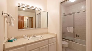 Resort Plaza 5013 keeps it simple and functional with a spotless full bathroom — a reliable and comfortable choice for Park City condo rentals and Park City lodging.