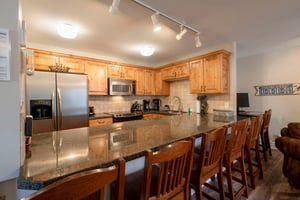 Resort Plaza 5022 boasts a gorgeous full kitchen with granite counters and breakfast bar — everything you need in a Park City condo rental for comfortable Park City lodging.