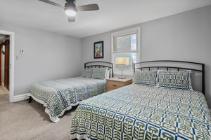 Sleep comfortably with two queen beds in this clean and inviting room, perfect for sharing with family or friends. Resort Plaza 5025 delivers the best in Park City lodging for groups of all sizes.
