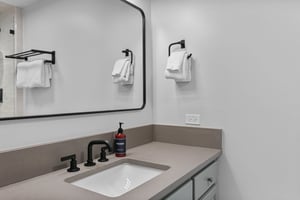Fresh towels, stylish hardware, and contemporary design make this bathroom a polished and welcoming space. Its the little luxuries that make Resort Plaza 5025 the perfect Park City lodging choice