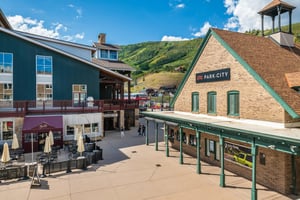 Steps from the heart of Park Citys vibrant resort village, Resort Plaza 5031 places worldclass dining, shopping, and skiing right at your doorstep. The ideal location for an unforgettable Park City